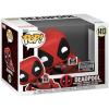 Deadpool (holding Wolverine photo) Pop Vinyl Marvel (Funko) Entertainment Earth exclusive -beschadigde verpakking-