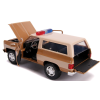 Stranger Things Hopper's Chevy Blazer with police badge 1:24 in doos (Jada Toys Metals die cast)